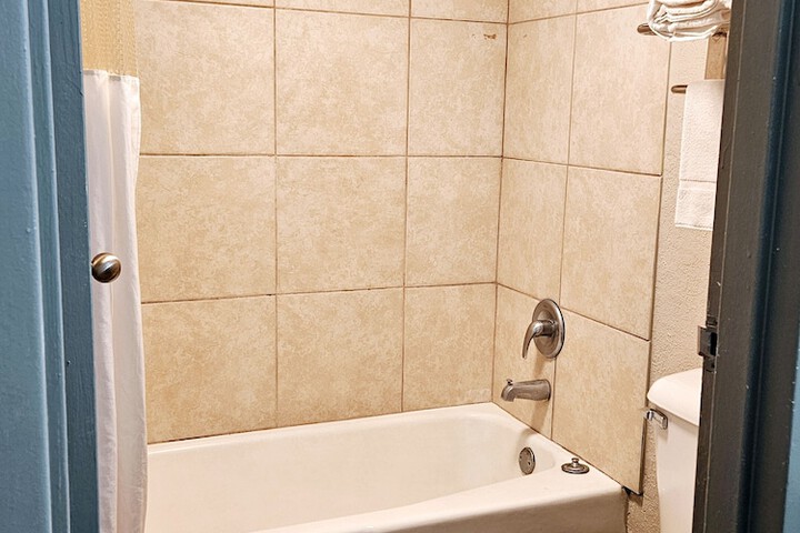 1 Queen Bed Accessible (11 of 25)