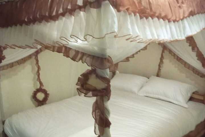 Room 4 of 15