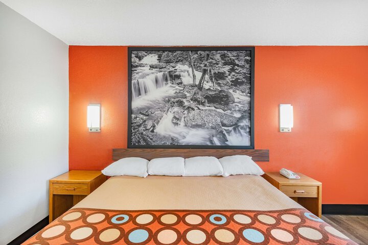 1 King Bed (7 of 11)