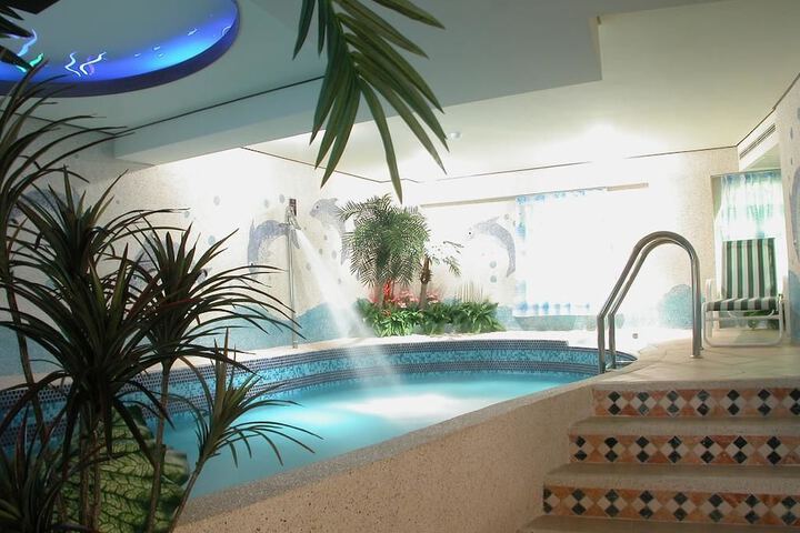 Pool 41 of 51