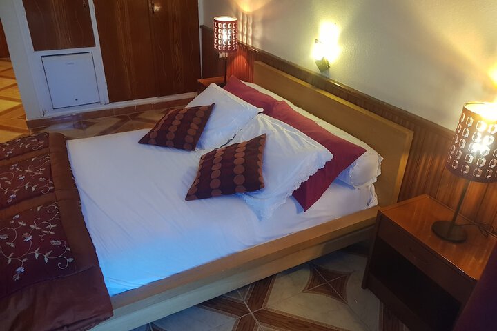 Room 8 of 33