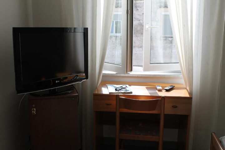 Room 15 of 32