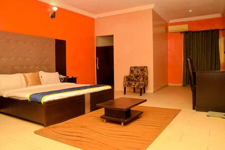 Room 5 of 14