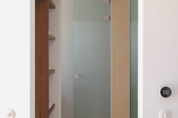 Room 3 of 126