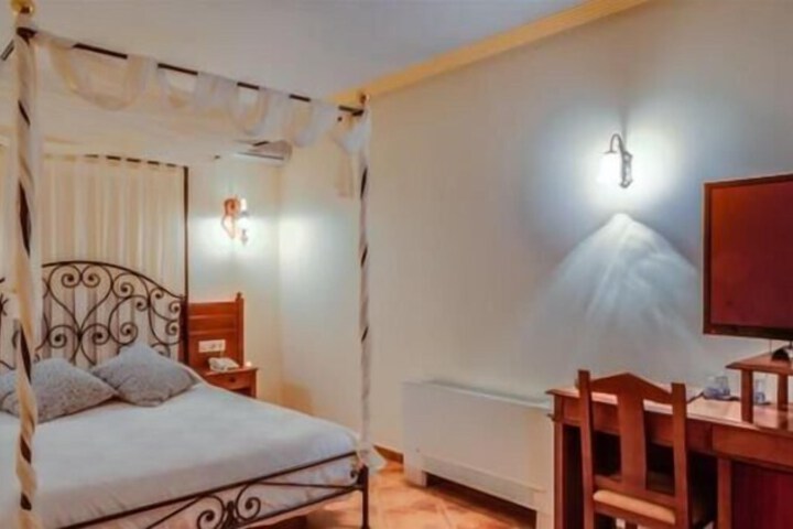 Room 6 of 29