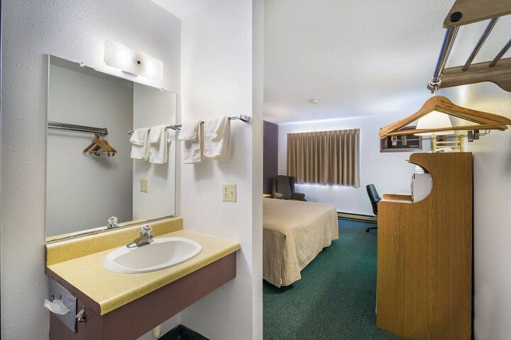 Room 7 of 25