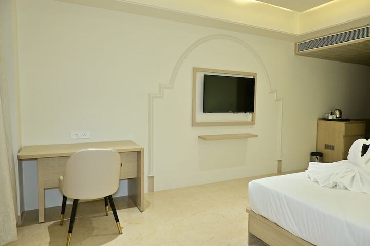 Room 7 of 27