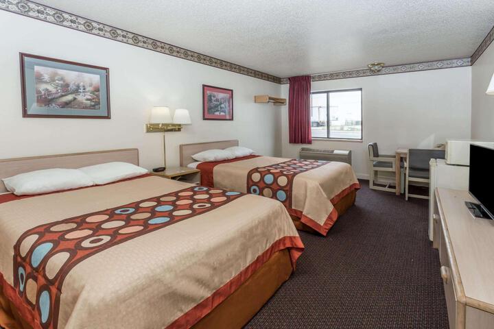 1 Queen Bed (2 of 8)