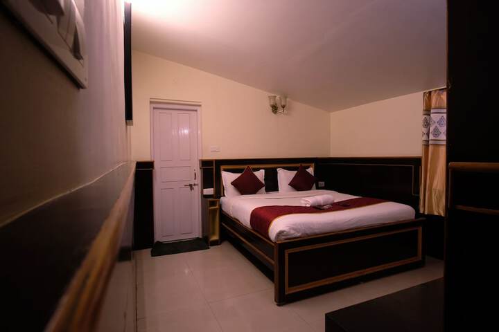Room 3 of 70