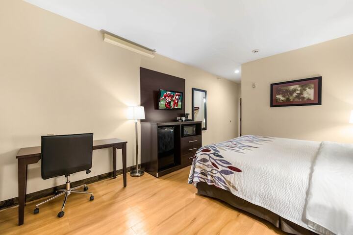 1 King Bed (9 of 23)
