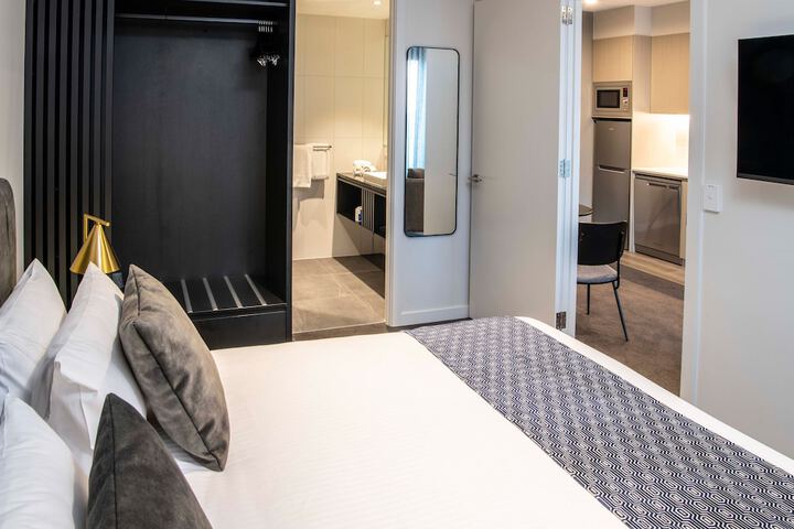 Room 8 of 125