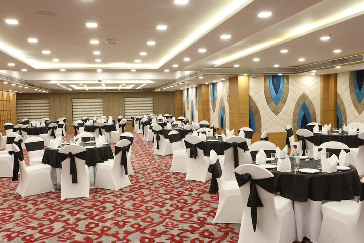 Ballroom/Hall 33 of 39