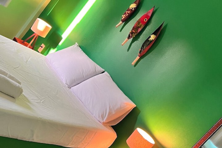 Room 28 of 86