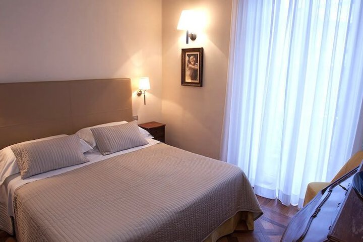 Room 10 of 111