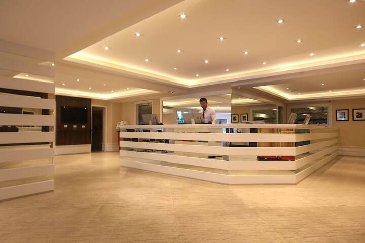 Concierge desk