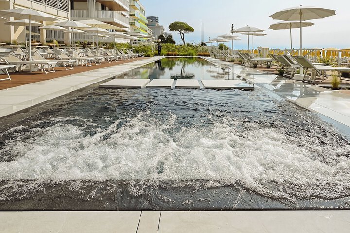 Pool Hotel