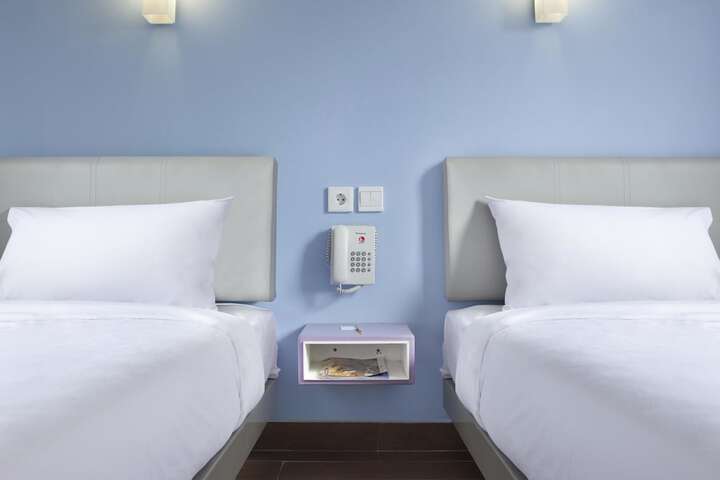Room 5 of 32