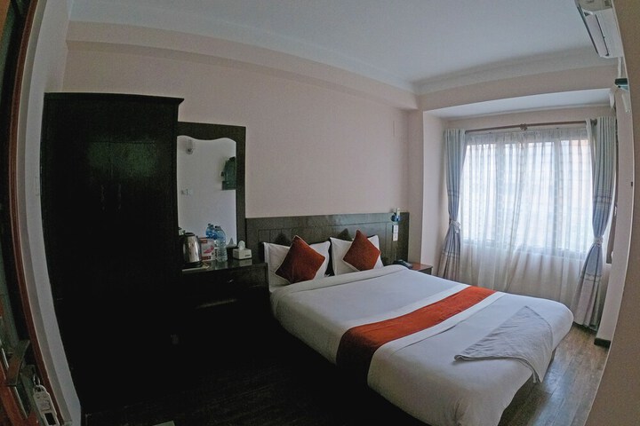 Room 13 of 35