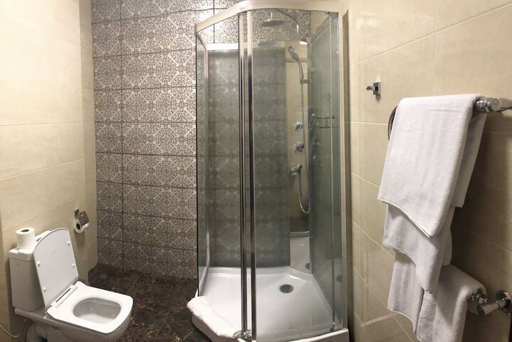 Room 71 of 106