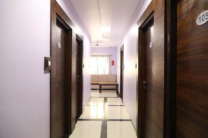 Ballroom/Hall 29 of 31