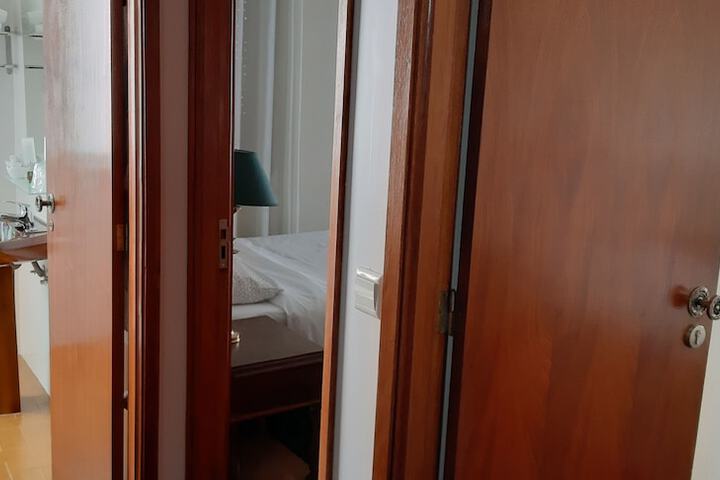 Room 25 of 62
