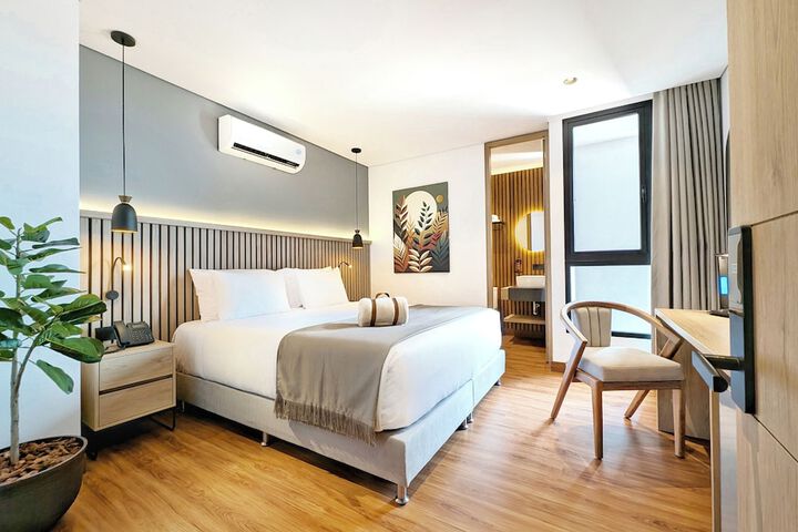 Room 21 of 32
