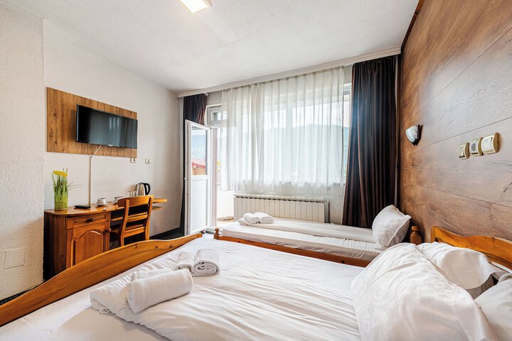 Room 4 of 6
