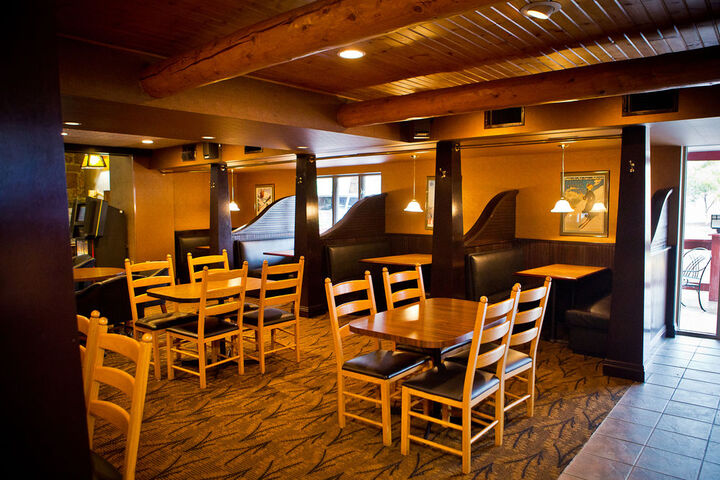 Dining 15 of 48