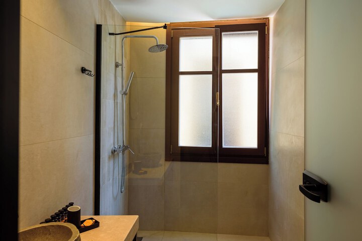 Room 50 of 81