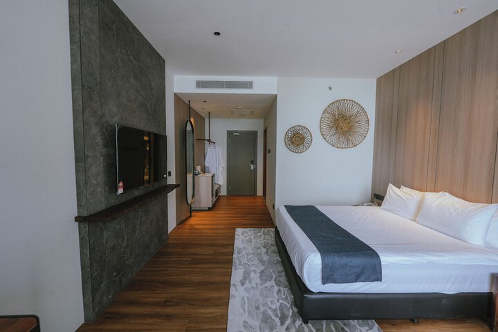 Room 3 of 33