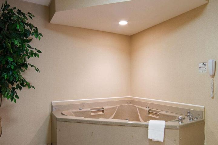Suite 1 King Bed Sofa Bed Kitchenette WiFi Full Breakfast (3 of 10)