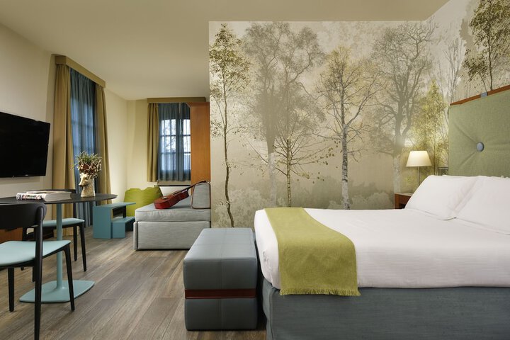 Room 7 of 30