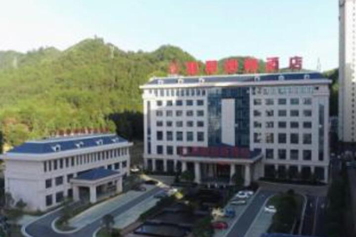 Feicui Zhouji Hotel