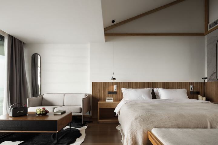 Room 65 of 182