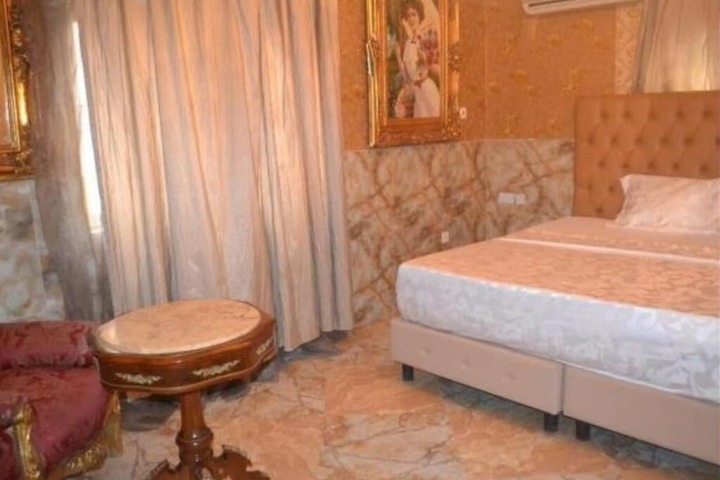 Room 34 of 61