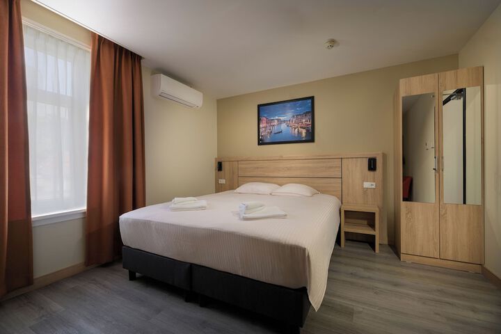 Room 8 of 37