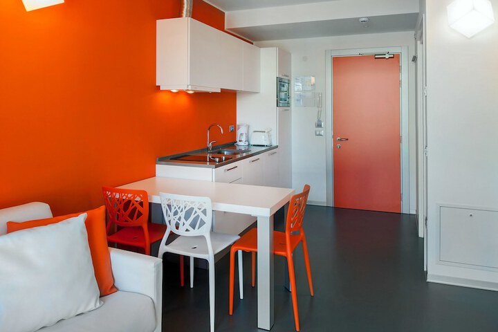 Room 13 of 28