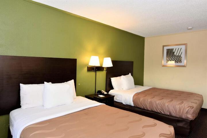 2 Double Beds (10 of 10)