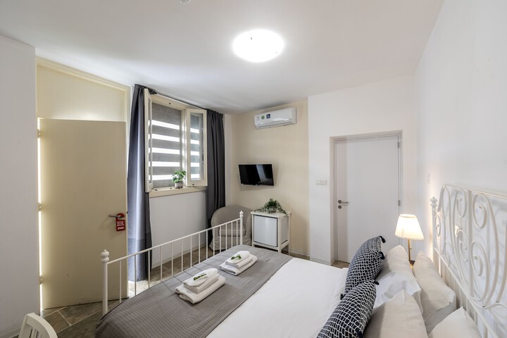 Room 16 of 35