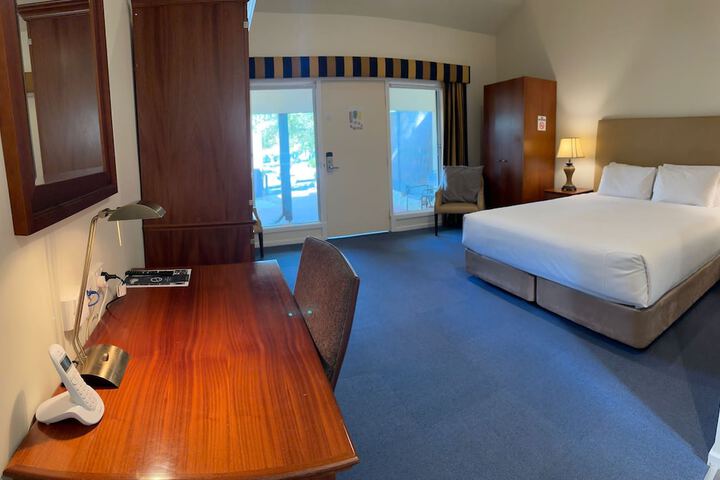 Room 6 of 33