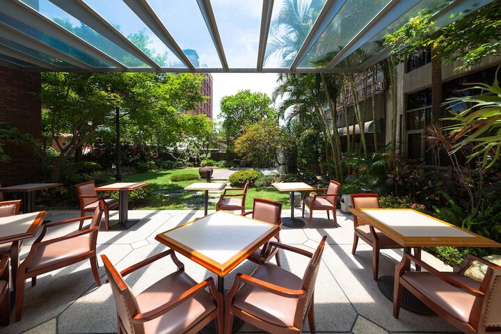 Hotel Exterior 68 of 72