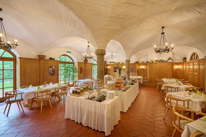 Dining 60 of 90