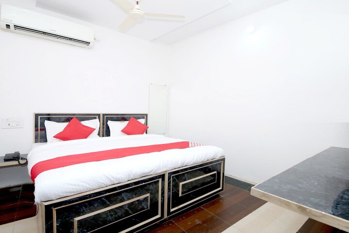 Room 13 of 20