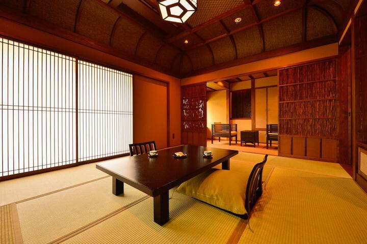 Room 3 of 165