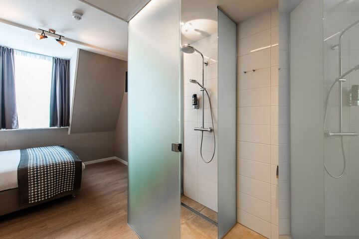 Room 42 of 58