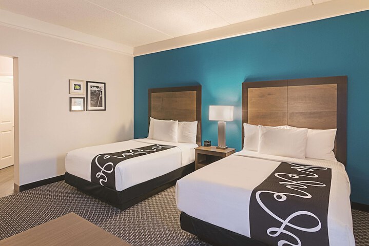 2 Double Beds Mobility Hearing Impaired Accessible Room (10 of 13)