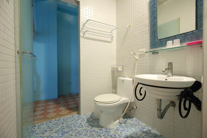 Room 15 of 120