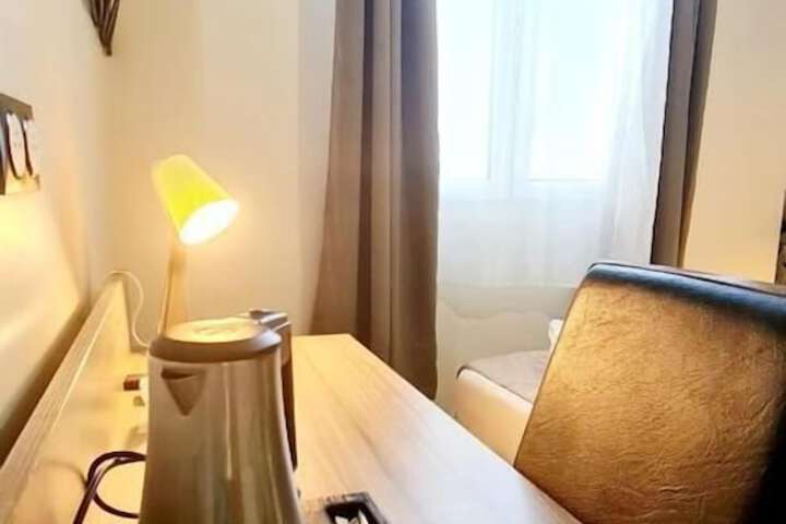 Room 18 of 28