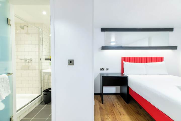Room 52 of 100