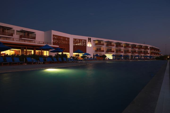 Hotel Pool